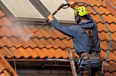 Démoussage et hydrofuge de toiture à Combrit